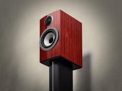 Bowers & Wilkins 707 Prestige Edition ma błyszczące wykończenie składające się z dwunastu warstw farby