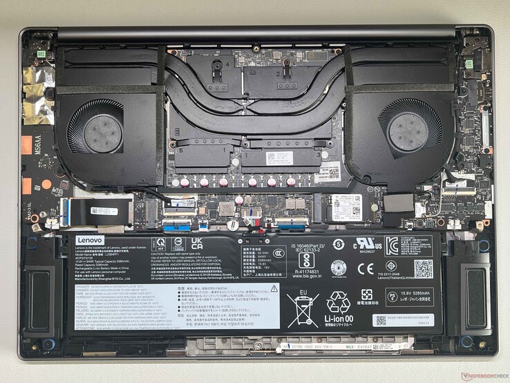 Płyta główna Yoga Pro 9 16IAH10 dla porównania