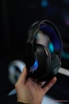 Bezprzewodowy zestaw słuchawkowy do gier Logitech G522 czarny w dłoni
