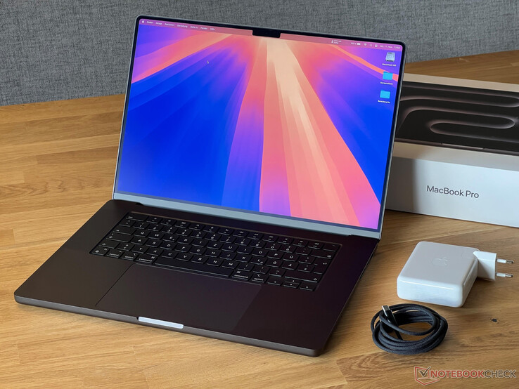 Najnowszy MacBook Pro 16 dla porównania. (Źródło obrazu: Notebookcheck)