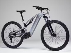 Decathlon Rockricker E-EXPL 500 S posiada baterię o pojemności 500 Wh. (Źródło zdjęcia: Decathlon)