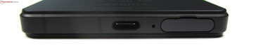 Dół: USB-C 3.2 Gen.1, mikrofon, gniazdo microSD/SIM