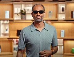 Android CEO Sameer Samat nosił nowe okulary Google na Android Show. (Źródło zdjęcia: Google)