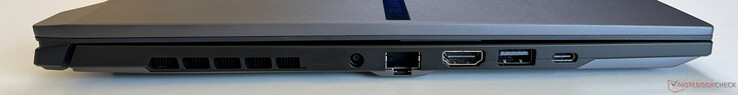 Po lewej: wejście zasilania, Gigabit Ethernet, HDMI 2.1, USB 3.2 Gen 1 Type-A (5 Gbit/s), USB4 Type-C (40 GBit/s, DisplayPort 1.4, Power Delivery 3.0)