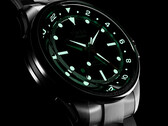 Model Atelier GMT Première M1a zmniejsza średnicę koperty w kolekcji GMT do 38 mm, w porównaniu z kopertą o średnicy 40 mm w modelu GMT24 M1a.