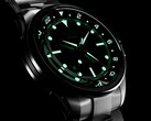 Model Atelier GMT Première M1a zmniejsza średnicę koperty w kolekcji GMT do 38 mm, w porównaniu z kopertą o średnicy 40 mm w modelu GMT24 M1a.