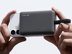 Magnetyczny Power Bank CP12 firmy Cuktech (na zdjęciu) jest dostępny w Ameryce Północnej i Europie. (Źródło zdjęcia: Cuktech)