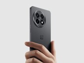 OnePlus 13R sprzedawany w Wielkiej Brytanii i UE będzie dostarczany w mniejszym pudełku detalicznym. (Źródło zdjęcia: OnePlus)