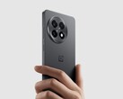 OnePlus 13R sprzedawany w Wielkiej Brytanii i UE będzie dostarczany w mniejszym pudełku detalicznym. (Źródło zdjęcia: OnePlus)