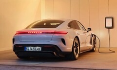 Porsche porzuca pomysł włączenia fałszywych dźwigni zmiany biegów do oferty pojazdów elektrycznych. (Źródło zdjęcia: Porsche)