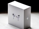 Apple Słuchawki AirPods będą wkrótce w stanie sterować kamerą iPhone'a i wstrzymywać odtwarzanie muzyki, gdy użytkownicy zasną. (Źródło zdjęcia: Vasil Korzh)