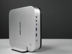 W zestawie z komputerem Minisforum M2 Pro Mini PC znajduje się pionowa podstawka.