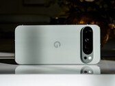 Mówi się, że seria Pixel 9 cierpi z powodu kilku błędów łamiących urządzenia po aktualizacji do najnowszej publicznej wersji Google Android 16. (Źródło zdjęcia: Triyansh Gill &amp; Unsplash)