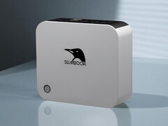 Napędzany procesorem Ryzen AI 9 HX 370 gamingowy mini PC Slimbook One jest dostarczany z systemem Linux, obsługą OCuLink i mnóstwem portów. (Źródło zdjęcia: Slimbook)