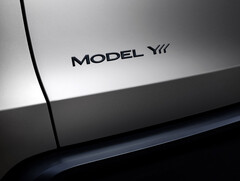 Logo Modelu Y L wskazuje na trzy rzędy siedzeń. (Źródło zdjęcia: Tesla)