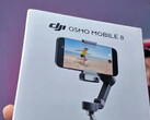 Opakowanie detaliczne Osmo Mobile 8 zachowuje prosty design poprzednich gimbali DJI do smartfonów. (Źródło zdjęcia: Camera Joint)