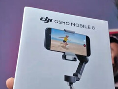 Opakowanie detaliczne Osmo Mobile 8 zachowuje prosty design poprzednich gimbali DJI do smartfonów. (Źródło zdjęcia: Camera Joint)