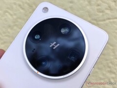 Następca Oppo Find X8 Ultra (na zdjęciu) ma podobno pochwalić się podwójnymi sensorami 200 MP. (Źródło zdjęcia: Notebookcheck)