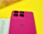 Obudowa Moto G37 jest stylowa, ale jakość wykonania nie jest idealna.