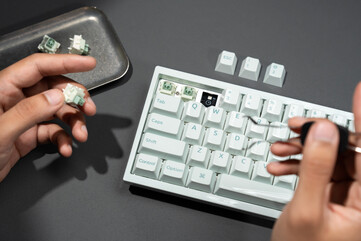 Keychron Q16 HE w kolorze Mint White (źródło zdjęcia: Keychron)