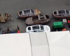 Tesla ma kilka intrygujących nowych ram nadwozia pojazdów rozrzuconych po fabryce we Fremont. (Źródło zdjęcia: TslaChan/X)