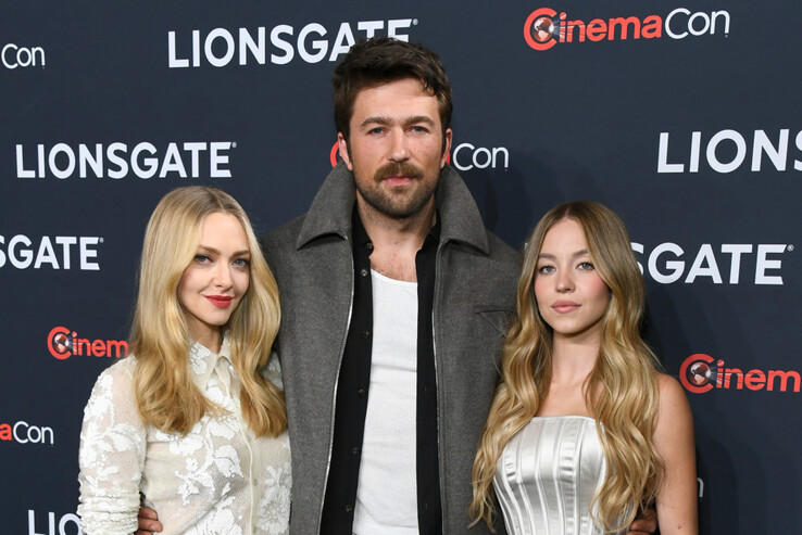 Proszę poznać twarze kryjące się za napięciem. Sydney Sweeney jako Millie, Amanda Seyfried jako Nina i Brandon Sklenar jako Andrew - trio gotowe rozwikłać sieć tajemnic w The Housemaid