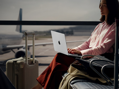 Czas pracy na baterii nowego 14-calowego MacBooka Pro (na zdjęciu) wynosi do 24 godzin, podaje Apple. (Źródło zdjęcia: Apple - edytowane)