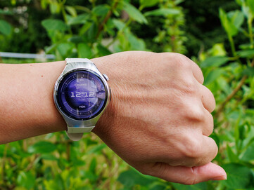 Zegarek 5 (42 mm) na zewnątrz