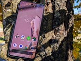Google Pixel 8 imponuje jasnym wyświetlaczem OLED 120 Hz.