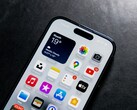 Według przecieków, iPhone'y z serii 18 nie będą wyposażone w FaceID i kamerę pod ekranem. (Źródło zdjęcia: Omar Al-Ghosson via Unsplash)