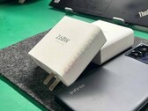 Cegła zasilająca Infinix "260W". (Źródło: GSMArena)