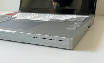 Nic dziwnego, że Framework Laptop 13 stał się nieco grubszy. (Źródło obrazu: Flurples na Reddit)