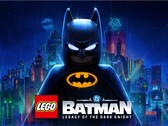 LEGO Batman w klasycznym stroju na tle zalanej deszczem panoramy Gotham City.