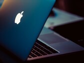  4 najlepsze laptopy, które działają ponad 15 godzin na jednym ładowaniu (Źródło: Unsplash)