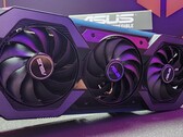 Koncepcyjna karta RTX 40 od ASUS bazuje na procesorze graficznym RTX 4070. (Źródło: ASUS/Wccftech)