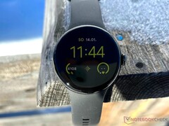 Według przecieków Pixel Watch 4 zaoferuje nowe funkcje SOS, a także nowe funkcje dla entuzjastów fitnessu. (Źródło obrazu: Notebookcheck)
