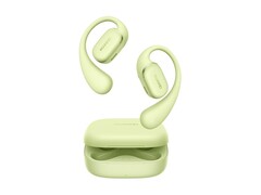 Słuchawki douszne Huawei FreeArc mają zaczepy zapewniające bezpieczne dopasowanie. (Źródło zdjęcia: Huawei)