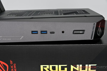 Asus ROG NUC 15 - złącza z przodu