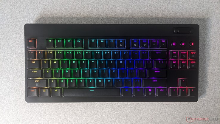 BlackWidow V4 HyperSpeed TKL z tęczowymi efektami RGB