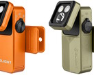 Modele Olight Oclip 2 Pro (L) i Oclip 2 Ultra (R) są wyposażone w odchylane głowice i obrotowe klipsy, które ułatwiają kierowanie strumieniem światła.
