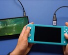 Zmodyfikowane Nintendo Switch Lite przesyła rozgrywkę przez HDMI do zewnętrznego wyświetlacza (źródło obrazu: Taki II via YouTube)