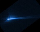 Zdjęcie przedstawiające szczątki wyrzucone z powierzchni Dimorpho po celowym uderzeniu przez sondę kosmiczną DART NASA (źródło zdjęcia: NASA, ESA, STScI i Hubble; przycięte)