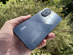 Xiaomi Poco F7 działa na HyperOS 2.0, a reklamy są wszędzie. Można je jednak wyłączyć.