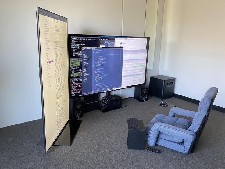 (Źródło obrazu: u/deselected via r/battlestations)