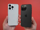 Replika "15 Pro Max" (po lewej) z prawdziwym 14 Pro Max. (Źródło: MacRumors via YouTube)