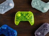 8BitDo 64 Bluetooth Controller Prototype Limited Edition ma półprzezroczystą obudowę.