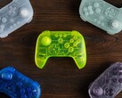 8BitDo 64 Bluetooth Controller Prototype Limited Edition ma półprzezroczystą obudowę.