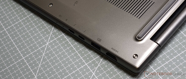 Lewa strona: 2 x Thunderbolt, USB-3-A, HDMI 