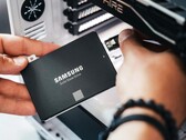 Pewien modder przekształca nieco starsze dyski SSD w kartridże do gier.