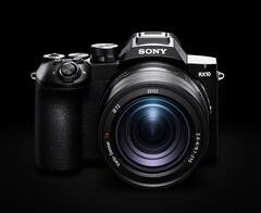Aparat Sony RX10 V oferuje 25-krotny zoom optyczny.